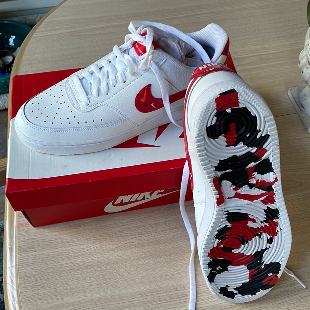 Men’s Nike tennis shoes 10.5